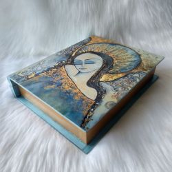 księga-szkatułka z niebieskim aniołem spokoju