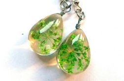 Zielone kwiaty zatopione w szkle, delikatne kolczyki