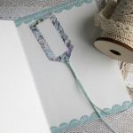 Kartka na Dzień Babci z motywem lawendy - Zdobienie we wnętrzu kartki i etykietka