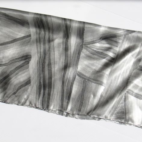 Apaszka minimalistyczna jedwabna czarno-szaro pasiasta malowana