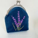 Portmonetka damska Lawenda welurowa haftowana ręcznie - Widok z przodu