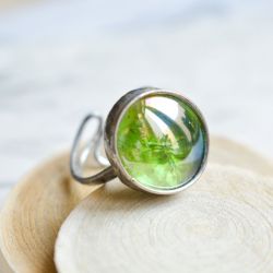 Gra w zielone  - pierścionek ze szkłem