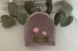 Portmonetka damska “Kwiat koniczyny”, welurowa haftowana ręcznie