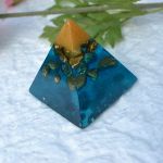 Piramida, ozdoba niebieski ze złotym  - kamienie