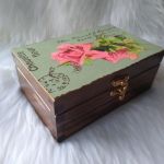 szkatułka na biżuterię z różą retro - z innej strony