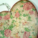 Walentynkowa zawieszka "Różane popękane serce" - 