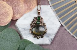 Miedziany ozdobny wisiorek z labradorytem i zielonym kwarcem #559