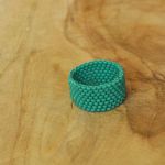 Pierścionek koralikowy zielony 14 - pierścionek na prezent