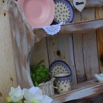 Sielska półka, shabby chic na talerze i kubki - 