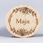 Tabliczki imienne w wianuszku - Drewniana tabliczka wzór Maja