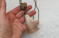 Naszyjnik-wisior Vintage z chwostem frędzlem Beżowy