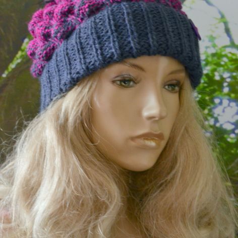 Czapka bąblowa w kolorze granat i fuksja .