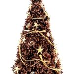 Miedziana choinka z szyszek - dekoracja świąteczna