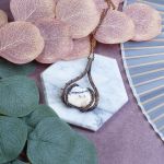 Miedziany wisiorek wire wrapping z opalem dendrytowym #523 - 