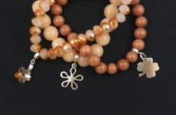 Bransoletki w kolorze toffi.