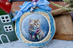 Bombka świąteczna z kotem – ozdoba choinkowa