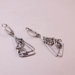 Triangulaire - Srebrne kolczyki minimalistyczne | Artystyczny wire wrapping - kolczyki trójkąty