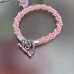 Bransoletka Z Różowych Koralików Sznur Z Serduszkiem 25.17 - 