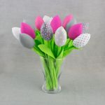 Tulipany, kwiaty z materiału szare - Bukiet tulipanów