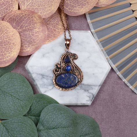 Miedziany ozdobny wisiorek z lapisem lazuli i tanzanitem #552