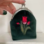 Portmonetka welurowa “Tulipan”, saszetka haftowana - Miękka i lekka