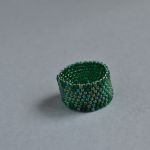 Pierścionek koralikowy zielony 13 - pierścionek obrączka