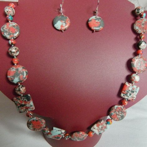 Howlit kwiatowy, piękny naszyjnik i kolczyki w srebrze, zestaw biżuterii