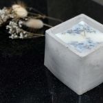Świece sojowe w betonie 100 ml MR handmade - Z suszonymi chabrami niebieskimi