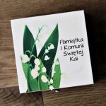 Pudełko na pamiatkę I Komunii Św. - Konwalie - Pudełko na pamiątkę pierwszej komunii świętej pamiątka komunijna prezent na komunię personalizowane pudełko konwalie