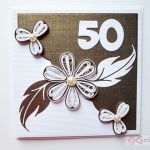 Kartka URODZINOWA brązowo-biała - Kartka na urodziny z biało-brązowymi kwiatami