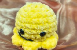 Ręcznie robiona meduza amigurumi – maskotka handmade żółta