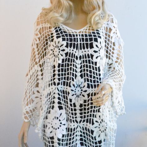 Ecru poncho narzutka kwiaty w sieci