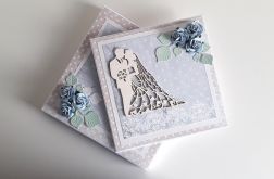 Kartka ślubna wraz z pudełkiem kwiaty bukiet