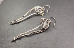 Długie srebrne kolczyki z kryształem – lekkie, eleganckie, ręcznie robiona biżuteria