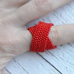 Pierścionek koralikowy czerwony 2 - czerowone koraliki