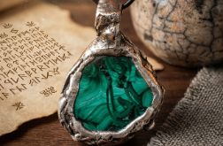 Brutalistycznym wisior z Malachitem