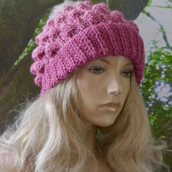 Czapka bąblowa  w kolorze ciemny różowy