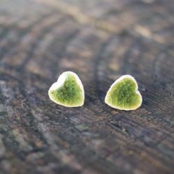 Malutkie zielone kolczyki serduszka