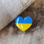 Wspieramy UKRAINĘ! Przypinka serce z flagą Ukrainy - 3
