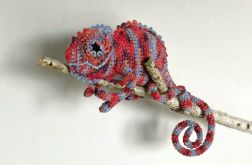 Czerwono-niebieski kameleon szydełkowy