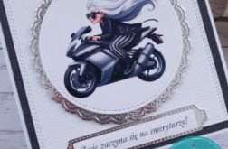 Kartka z okazji przejścia na emeryturę z babką na motorze, personalizacja