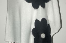Ponczo wełną zdobione czarne kwiaty
