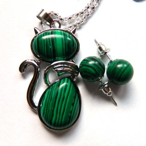 Zielony malachit, wisiorek z kotkiem i kolczyki sztyfty, komplet biżuterii