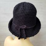 Czarny kapelusz w stylu art deco, robiony szydełkiem - czarny kapelusz