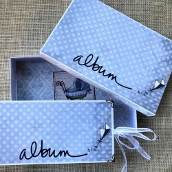 224,Dziecięcy album zig-zag w pudełku z kartką