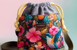 Szara listonoszka z kominem z plecionki i weluru w kwiaty i kolibry – handmade
