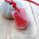 Wisiorek z żywicy - MORNING RASPBERRY - Wisiorek z żywicy epoksydowej - MORNING RASPBERRY