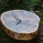 A02 - Zegar drewniany z żywicą epoksy Wilk - Uwidocznienie przepięknej faktury drewna