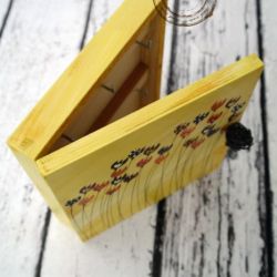 żółte pudełko na klucze z tulipanami