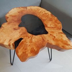 Stolik drewniany, kawowy - olcha i żywica